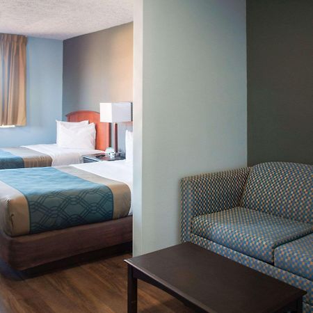 Econo Lodge Inn & Suites South Sandusky Exteriér fotografie