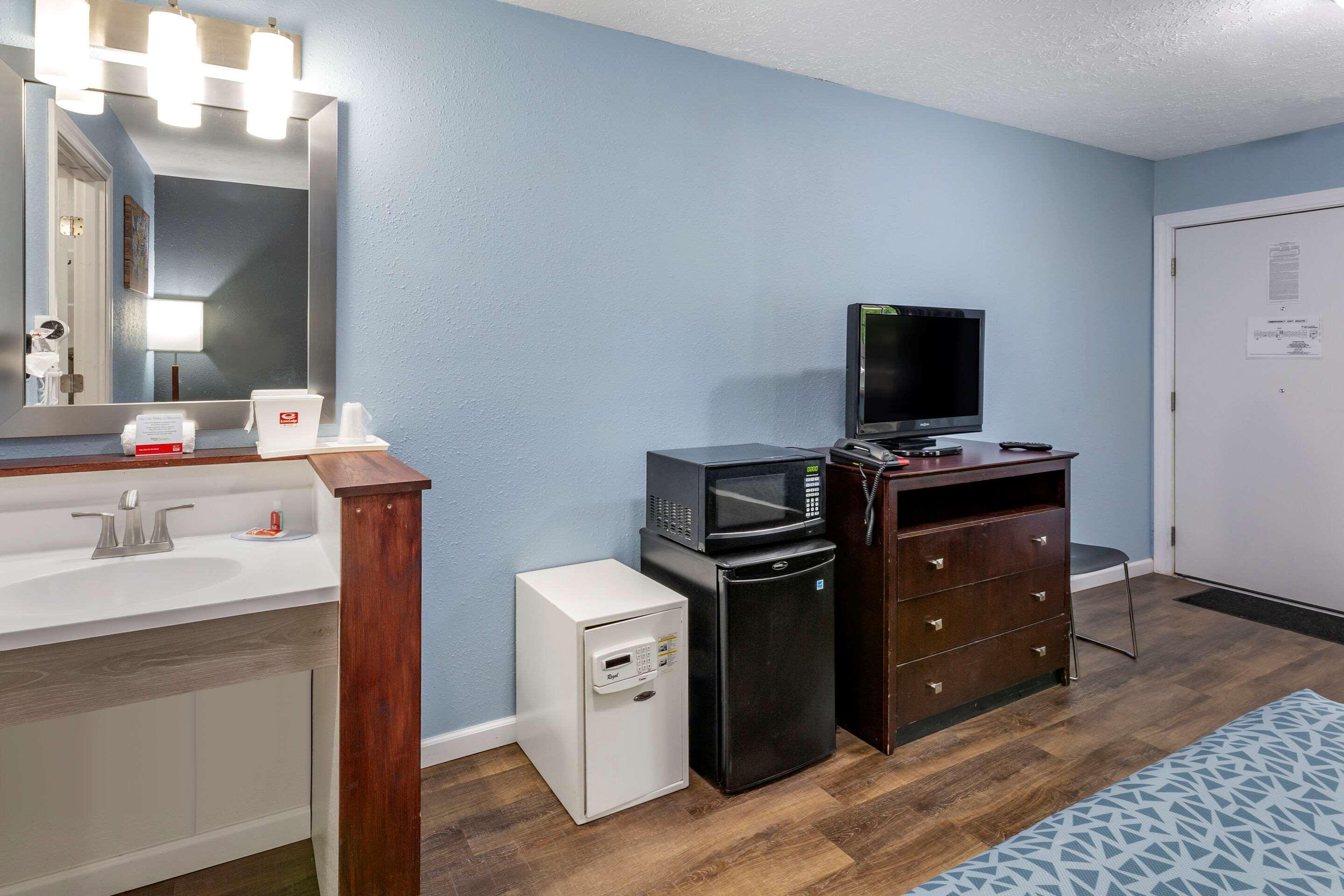 Econo Lodge Inn & Suites South Sandusky Exteriér fotografie