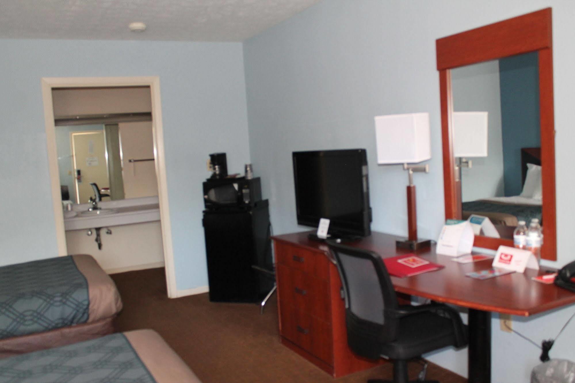 Econo Lodge Inn & Suites South Sandusky Exteriér fotografie